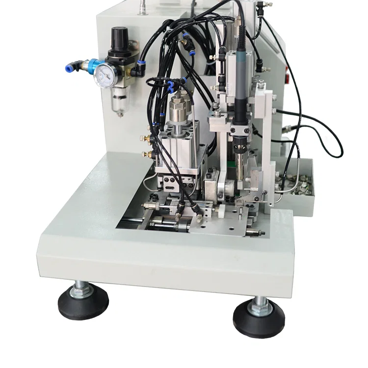 USB-datakabels Overdracht van lading naar iPhone Smartphone Android Ios-systemen door Micro Lightning Type-c-connector, Koperen kabel Draad Productie Elektrische mechanische fabrieksapparatuur, Kabel Draadstripper Machine