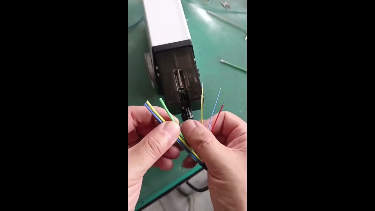 Inductie pneumatische draadstripmachine voor diverse draadtypes | Fabriek & Machine