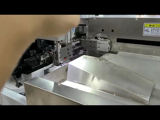 Automatische snij-, strip- en krimpmachine voor beide uiteinden van platte lintkabels