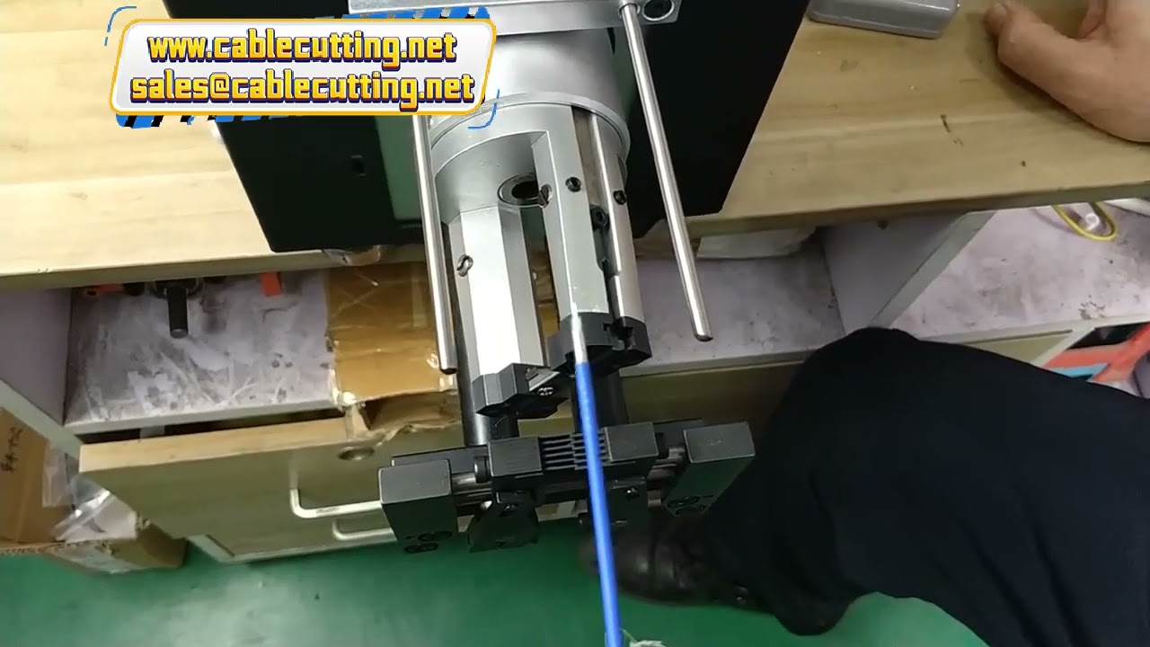 Semi-automatische servomotor coaxiale kabel roterende twist- en stripmachine | Coaxiale kabelstripper