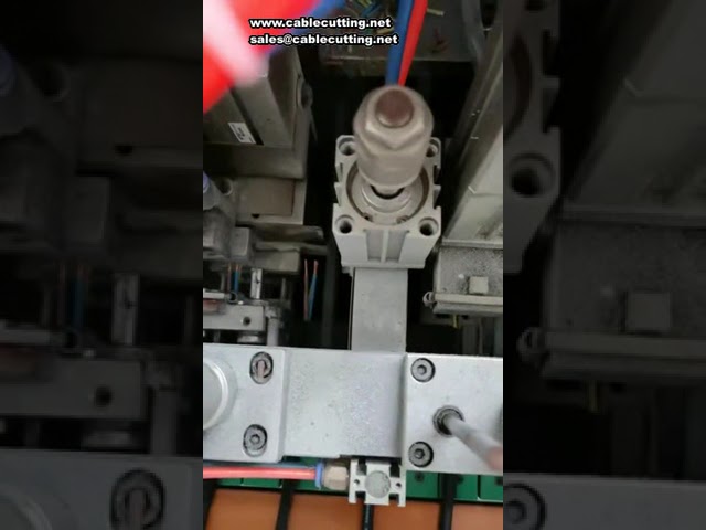Automatische strip-, twijn- en vertinmachine | 2-9mm draad | 2000-2500 stuks/uur voor 20-28AWG laad- en hoofdtelefoonkabels