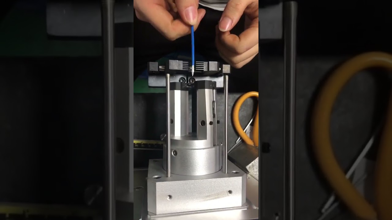 Coaxiale stripmachine voor precieze verwerking van coaxkabels en speciale enkeldraden