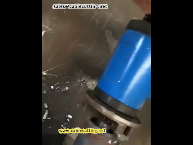 Elektro-pneumatische machine voor inwendige expansie en afschuinen van roestvrijstalen buizen